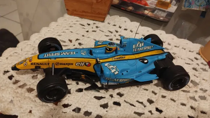 Miniatura de Carro de Fórmula 1 Renault Team Spirit