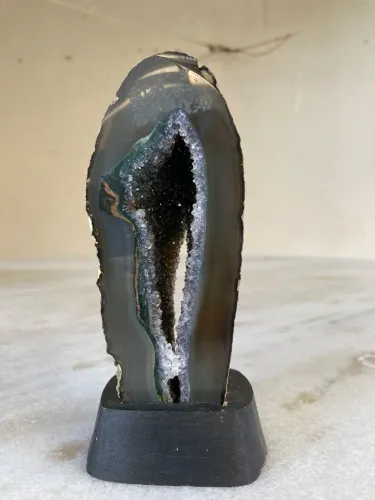 Geodo de Ágata com base em Madeira.