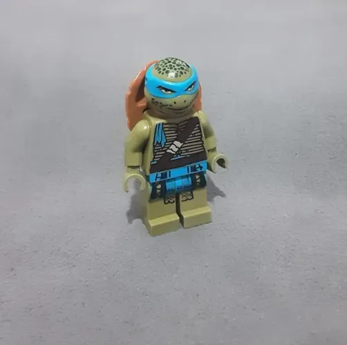 LEGO minifigura Leonardo (Movie Version), sem suporte das espadas (Set  79116)