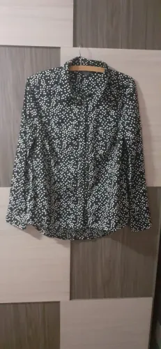 Blusa social de bolinhas preta e branca (ótimo estado!)