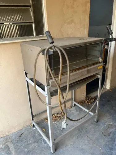 FORNO INDUSTRIAL A GAS GUILHOTINA C/ PEDRA REFRATÁRIA E CAVALETE - METALMAQ (Usado)