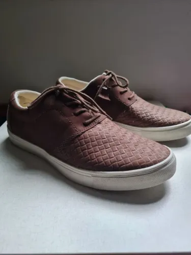 Tenis casual, olypimkus, lindo, couro legitimo, ficou apertado no meu pé tam.38/39
