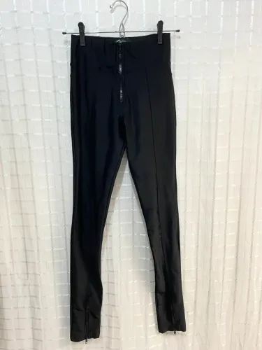 Calça preta tecido prada