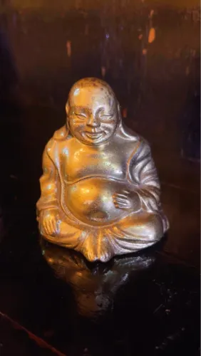 Lindo Buda antigo em metal