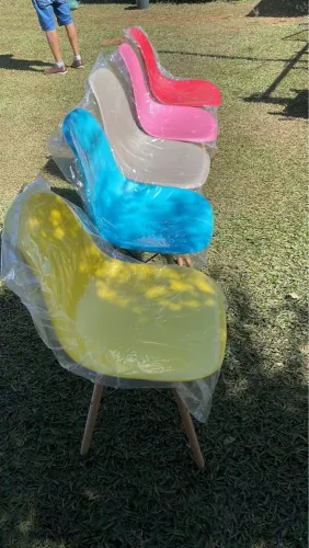 Cadeiras eames pé palito 