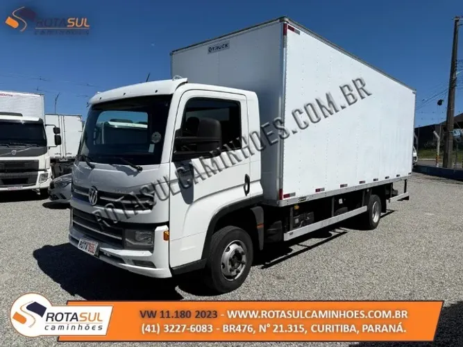 VW 11.180 2023 Baú 6,50m