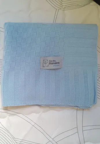 Manta para bebê em Tricot - Azul Bebê - Cia do Neném