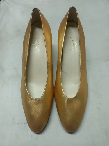Sapato alto dourado 