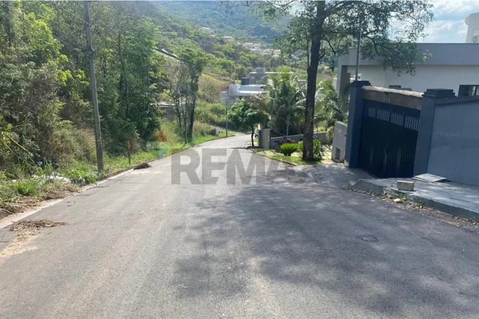 "Terreno dos Sonhos em Escarpas do Lago, MG"