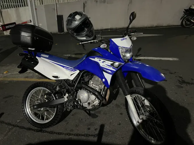Vendo Lander 2015 Conservada troco por carro