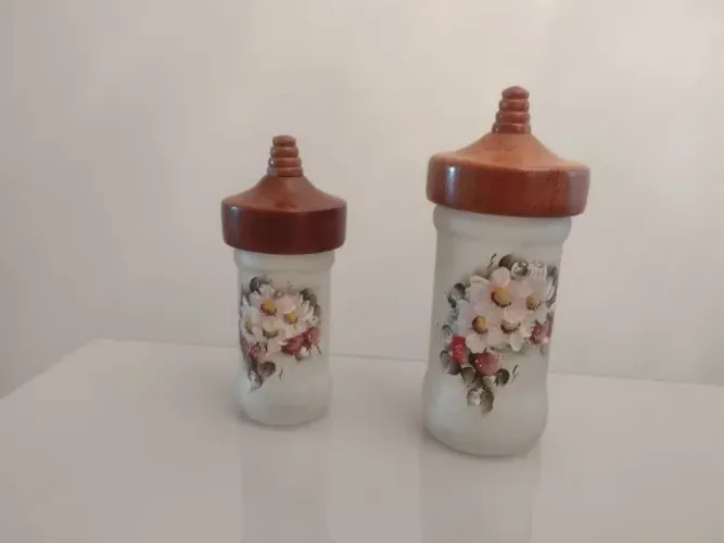 2 potes de vidro jateados antigos pintados a