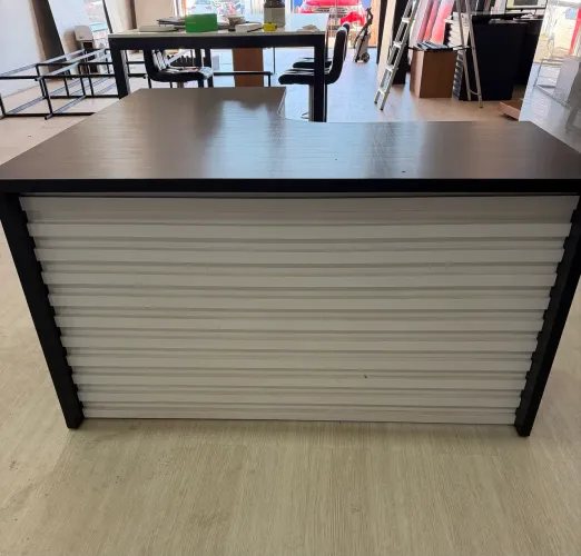 Mesa de escritório em MDF Planejado