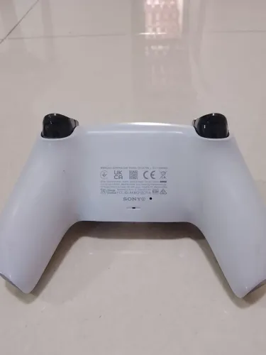 PS5 Semi-novo / Com vários jogos.