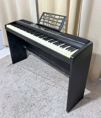 Piano Korg SP170s + móvel + pedal (usado) 10x s/ juros crédito