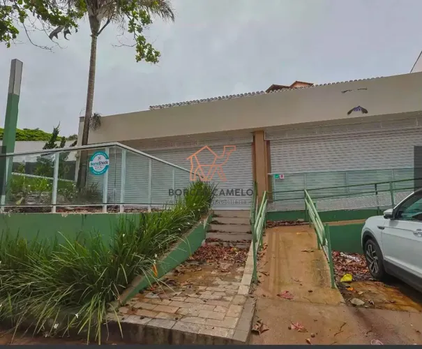 Casa comercial com loja de frente para Bandeirantes