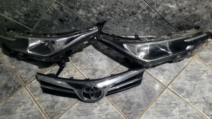 Faróis de Led e grade Corolla 2019