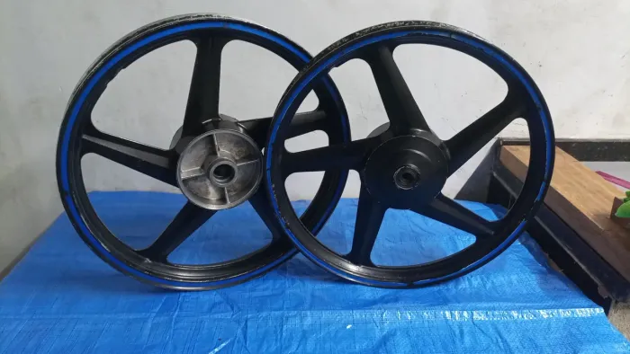 Roda  de liga dianteira para Honda Titan 125/150.