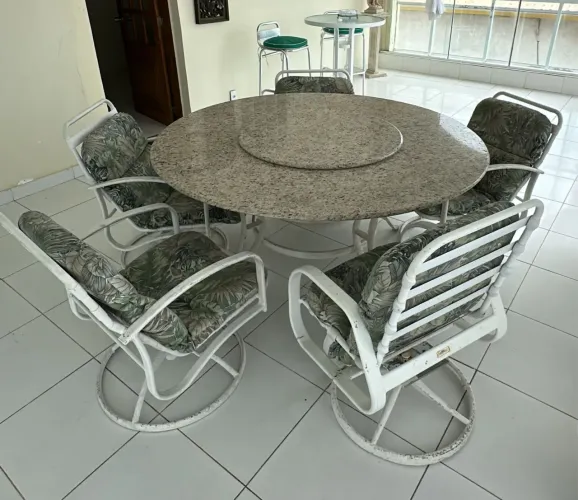Mesa de granito redonda