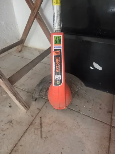Aparador de grama elétrico