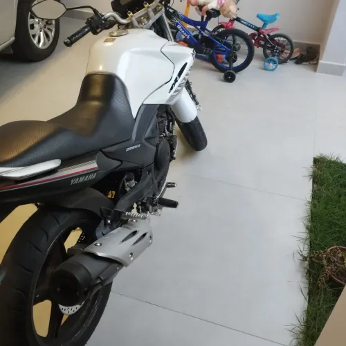 Vendo moto Fazer 250 ano 2015, segundo dono, particular.