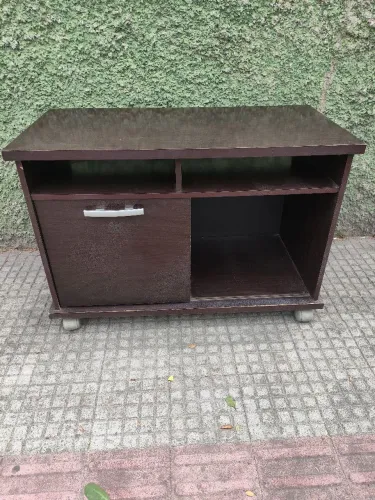 Balcão Multiuso em Madeira Escura com Rodízios e Porta