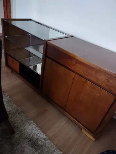 Buffet todo em madeira maciça