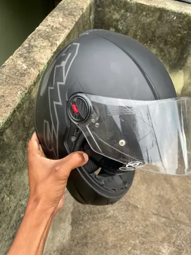 Capacete FW3 conservado