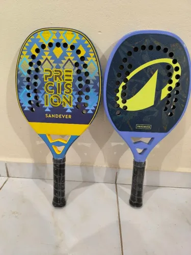 Raquete de Beach tênis. Uma Sandever Precision, uma Kuikma Precision