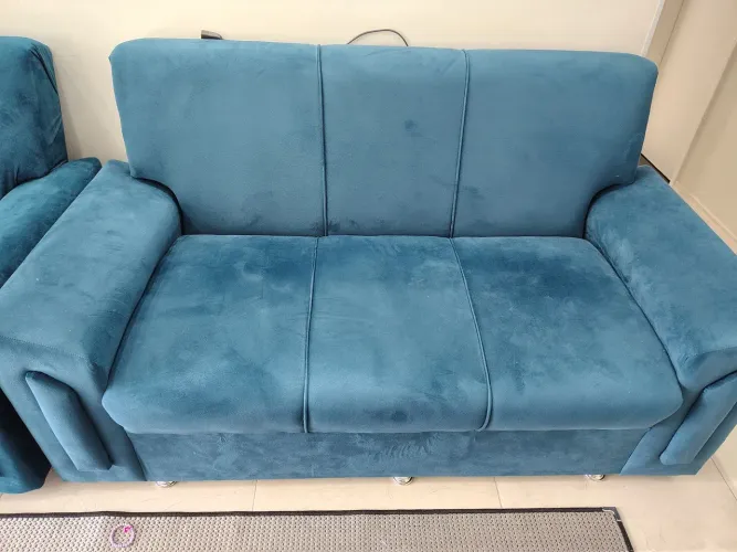 Sofá de suede2 e 3 lugares novos.