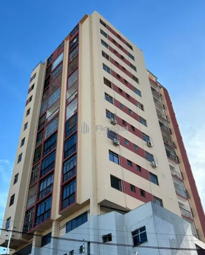 Apartamento com 85,78m² de área, com mobília, varanda, 3 dormitórios (sendo 1 suíte), WC S
