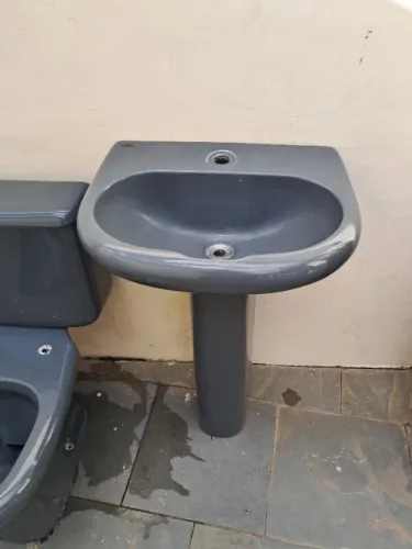 Lavatório com coluna