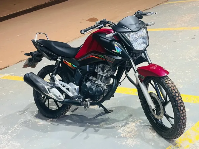 Vendo titan 2023 legalizada