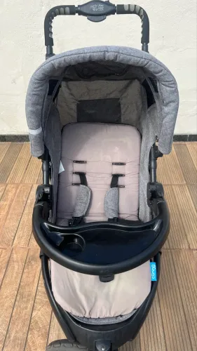 Carrinho de bebê Infanti 3 rodas 
