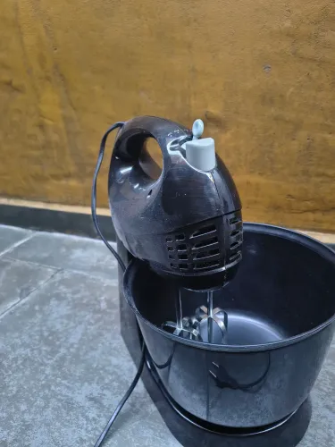 Batedeira mundial preta 110V