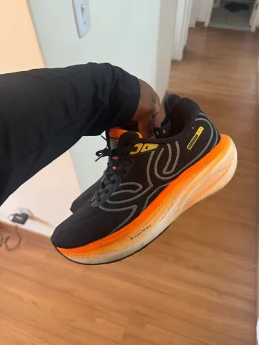 Vendo tênis de corrida corre
