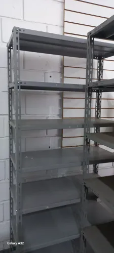 Prateleira de aço reforçada