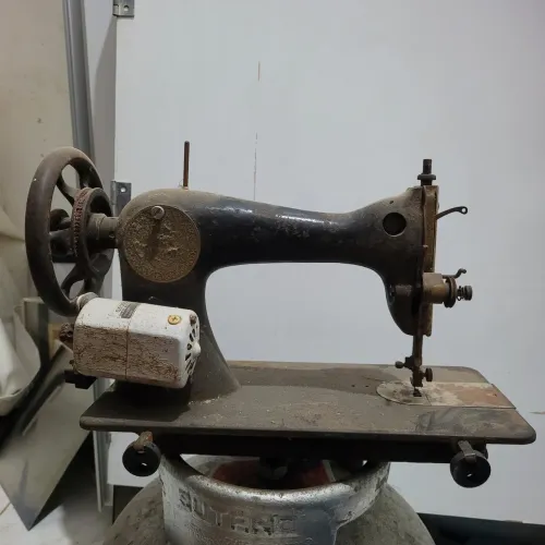 Máquina de costura antiga