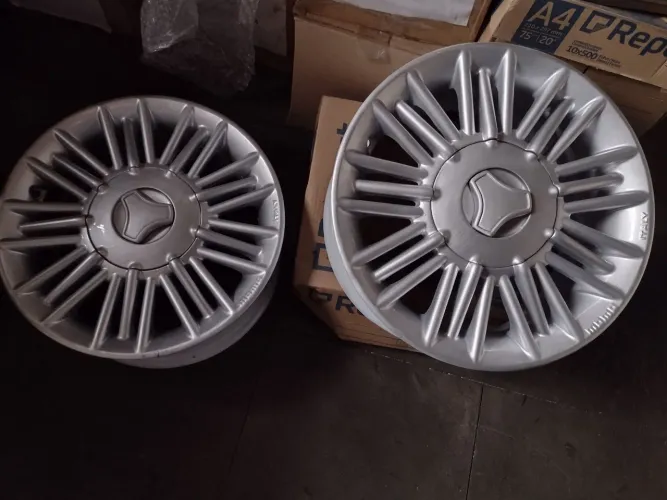 Rodas aro 15 Momo Symbol furacão 4x100