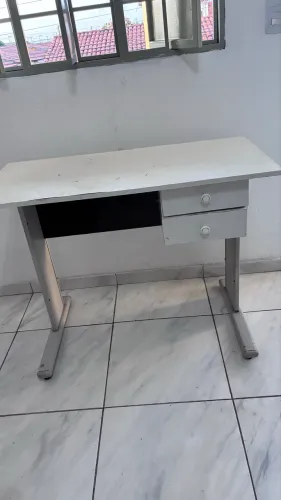 Vendo escrivaninha em perfeito estado
