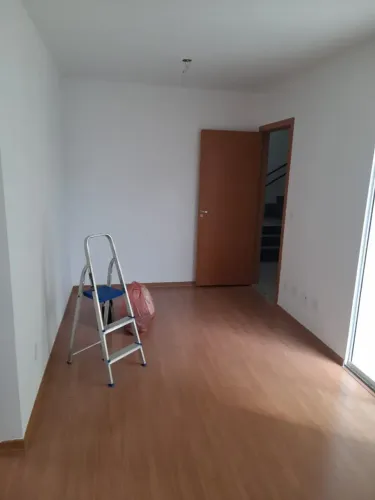 Imóvel para aluguel possui 45 metros quadrados com 2 quartos em Centro - Lauro de Freitas
