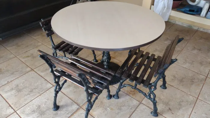 Mesa de ferro para jardim