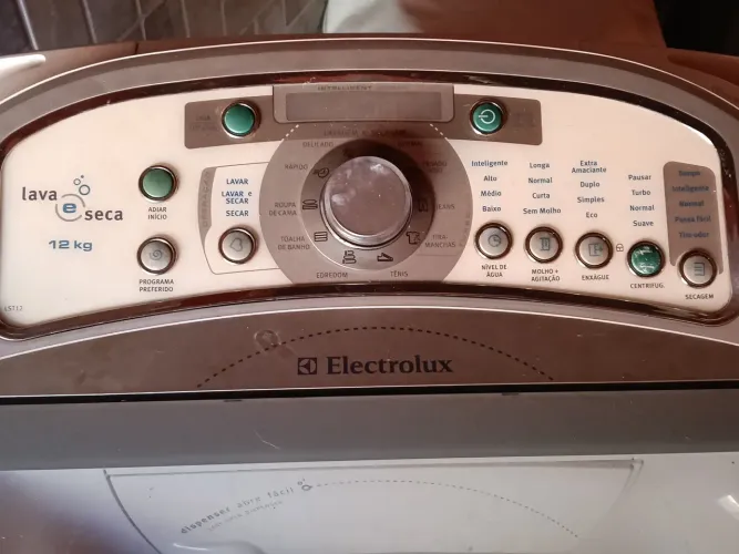 Vendo máquina de lavar , com secagem rápida ....
