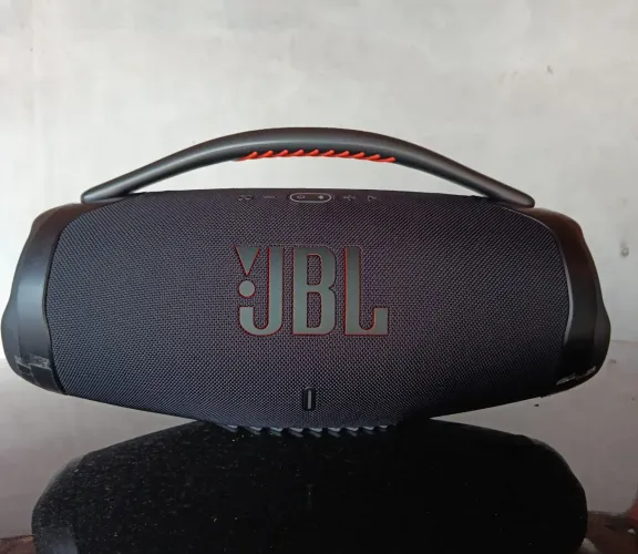 Vendo Boombox JBL 3 com a case.. 