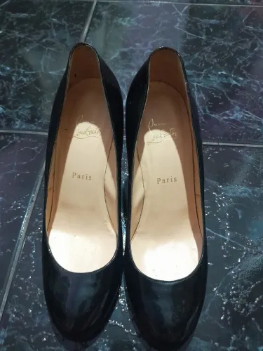 Scarpin Christian Loubotini (calça 37/38)