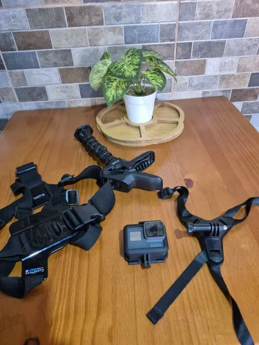 GoPro Hero 5 com vários acessórios pouco usada