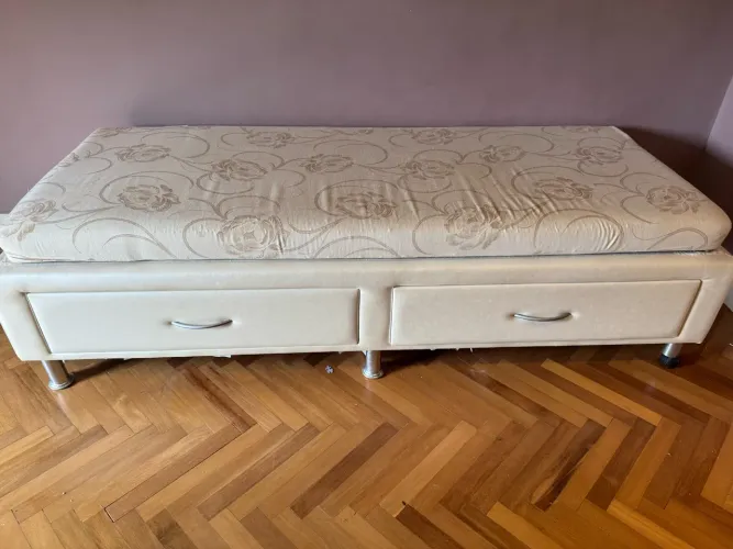 Quarto infantil cama armário