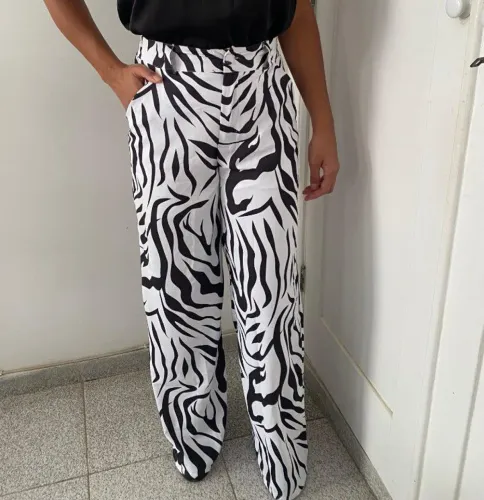 Calça preta e branca