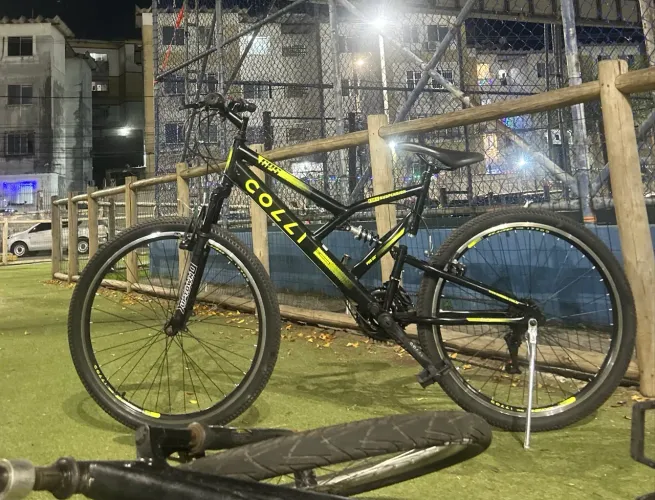 Bicicleta aro 26 com marcha semi nova