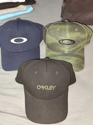 Bonés oakley
