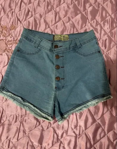 Short Jeans lavagem clara tamanho 40